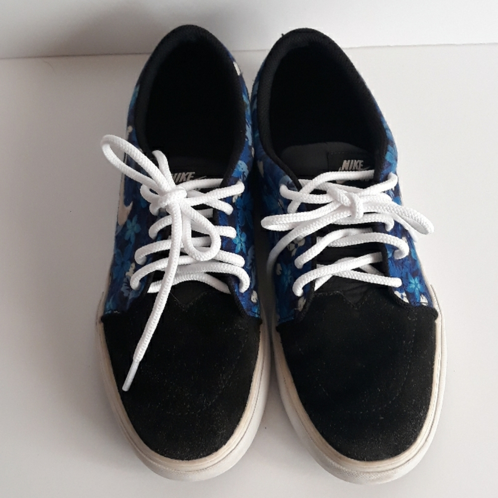 Nike Sneaker
